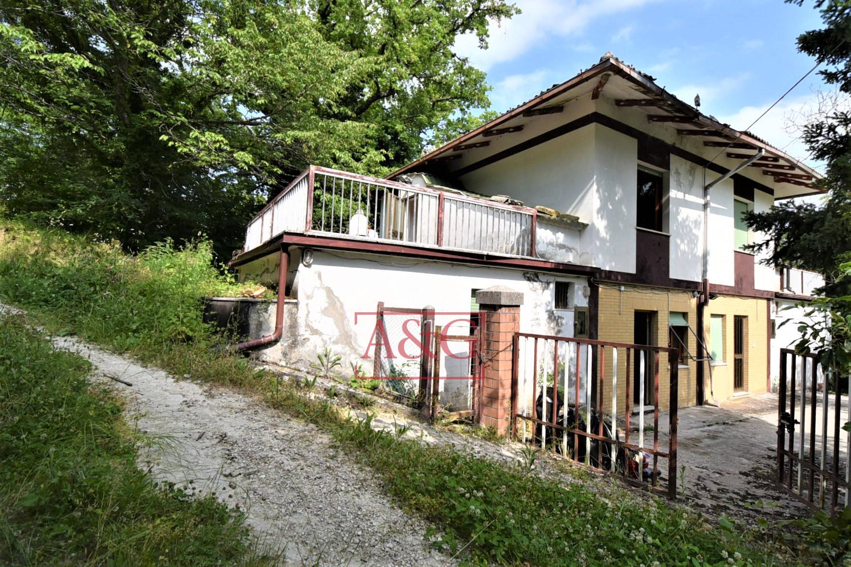 Casa cielo-terra in vendita a Amandola, Montagna