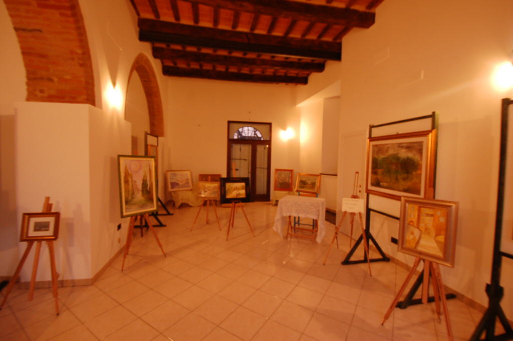 Locale commerciale in affitto a Amandola, Centro