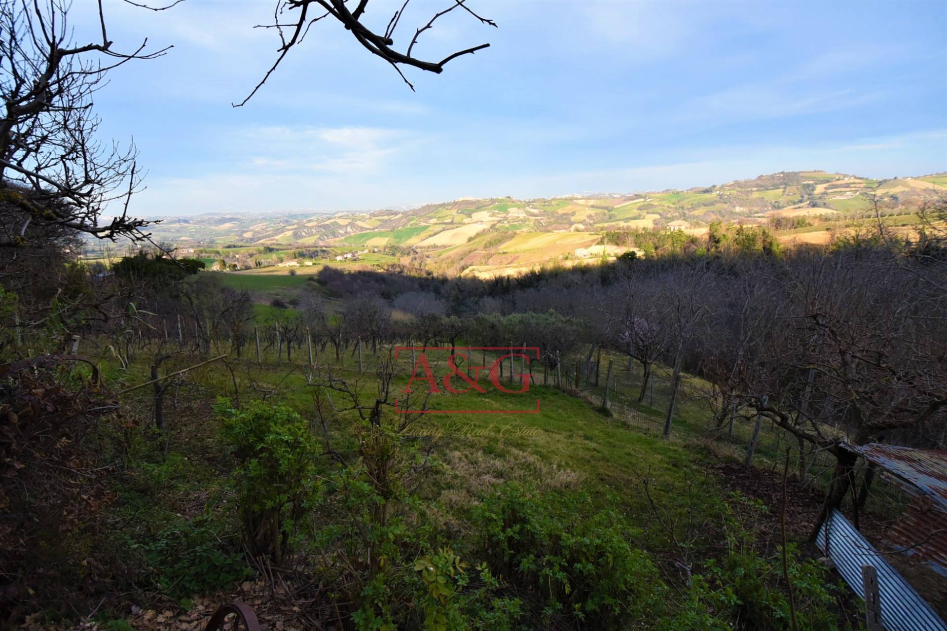 Casa colonica in vendita a Santa Vittoria in Matenano, Campagna