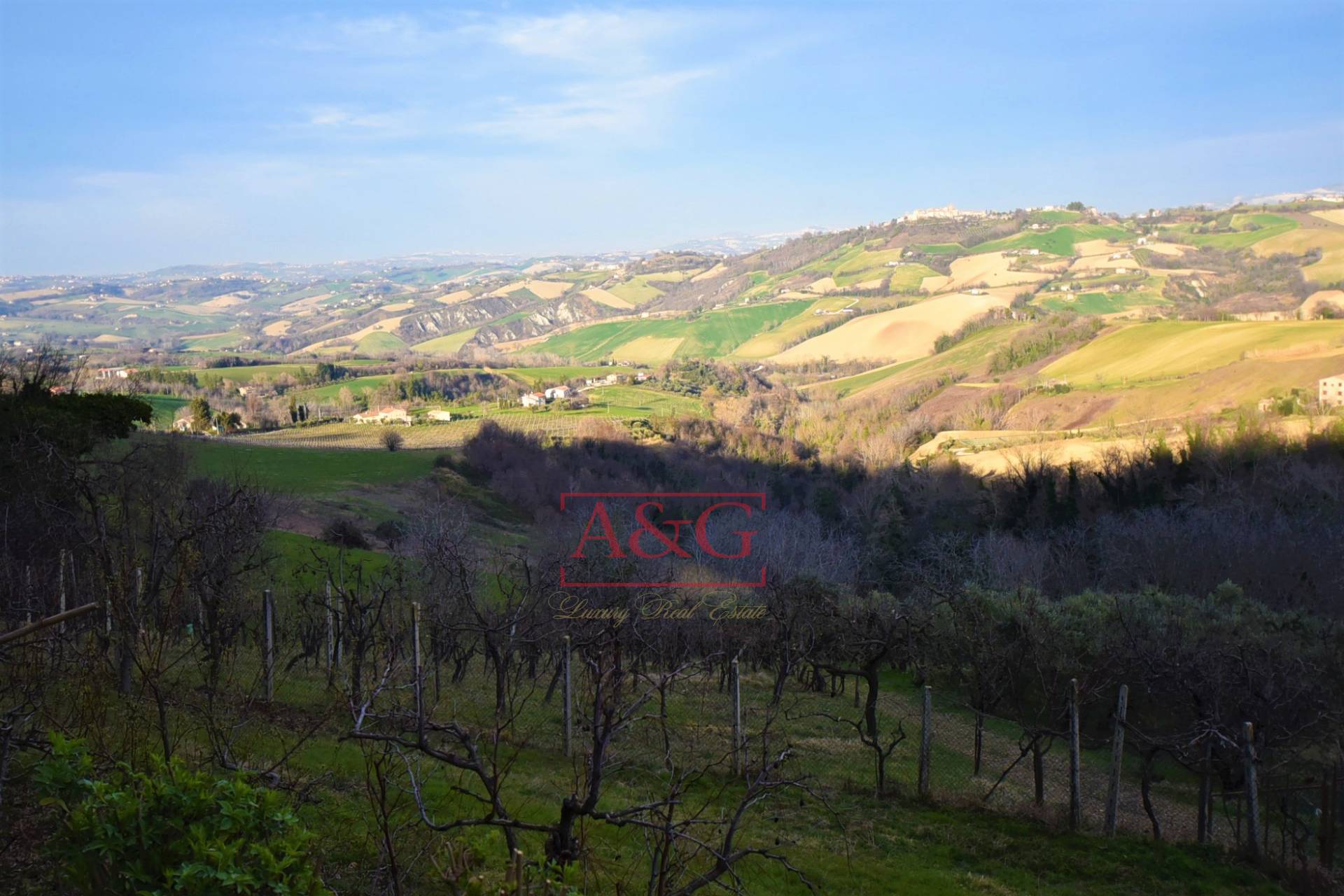 Casa colonica in vendita a Santa Vittoria in Matenano, Campagna