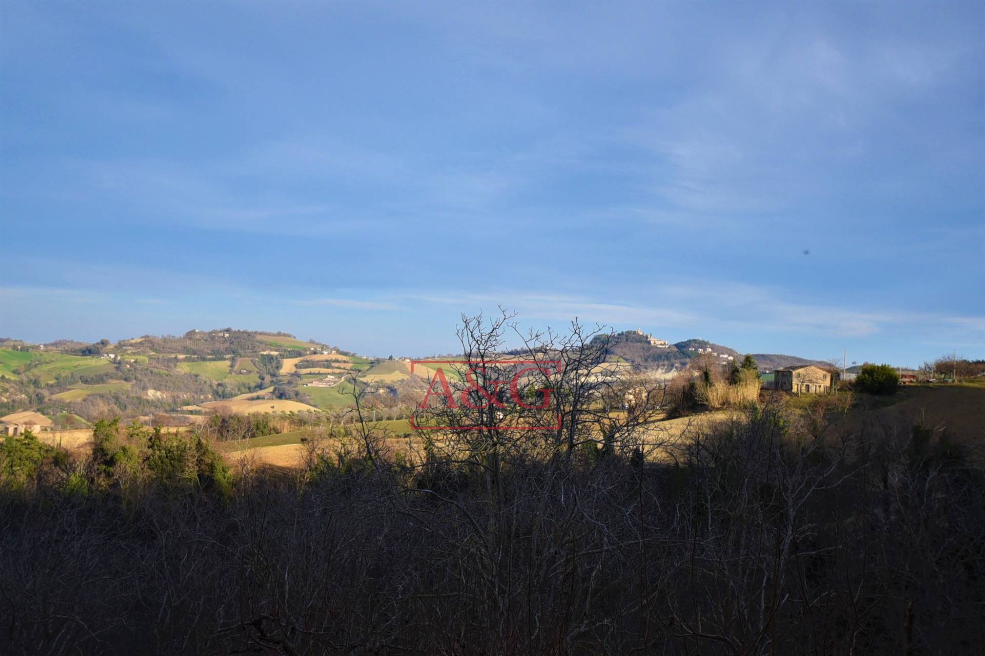 Casa colonica in vendita a Santa Vittoria in Matenano, Campagna