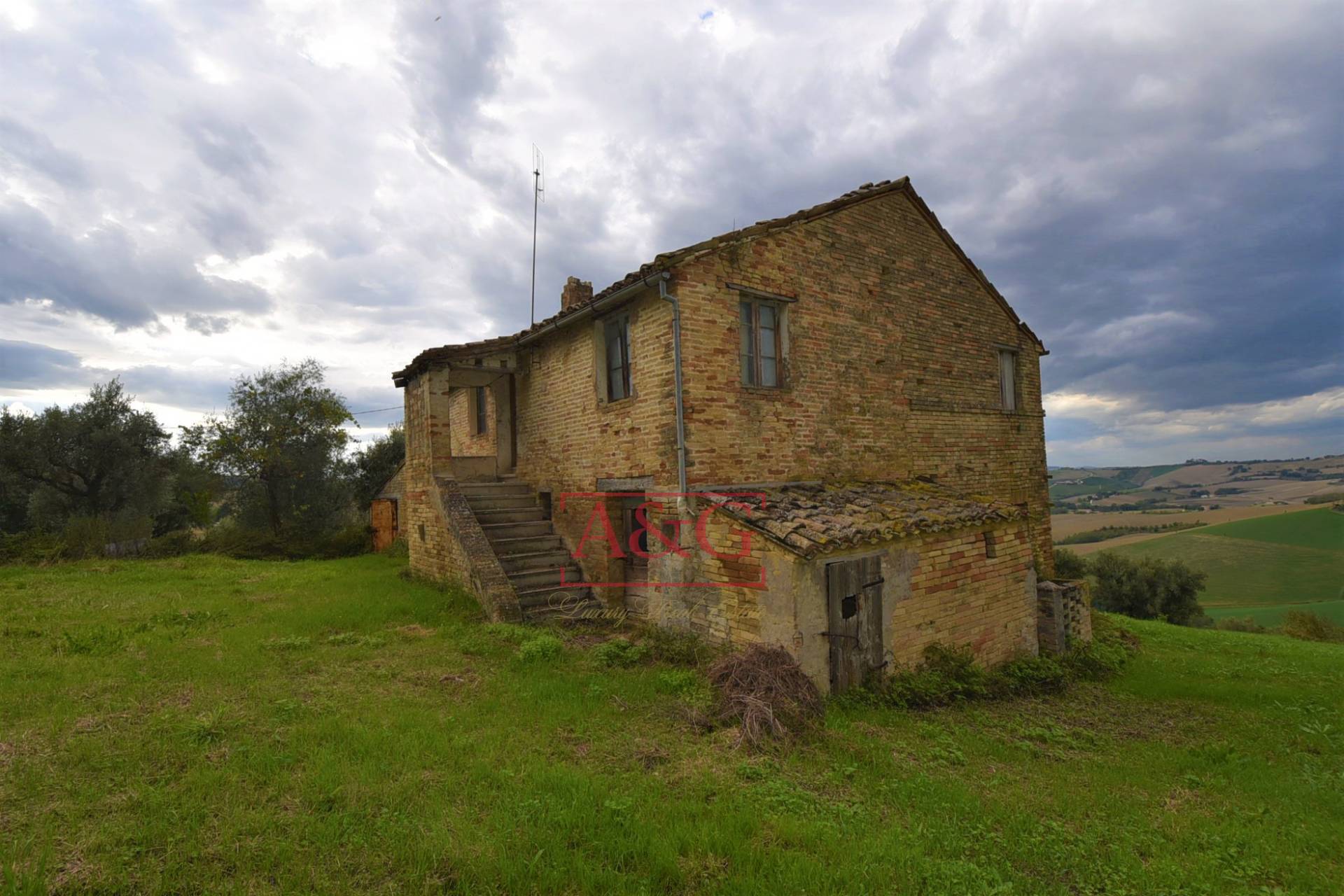 Casa colonica in vendita a Mogliano, CAMPAGNA