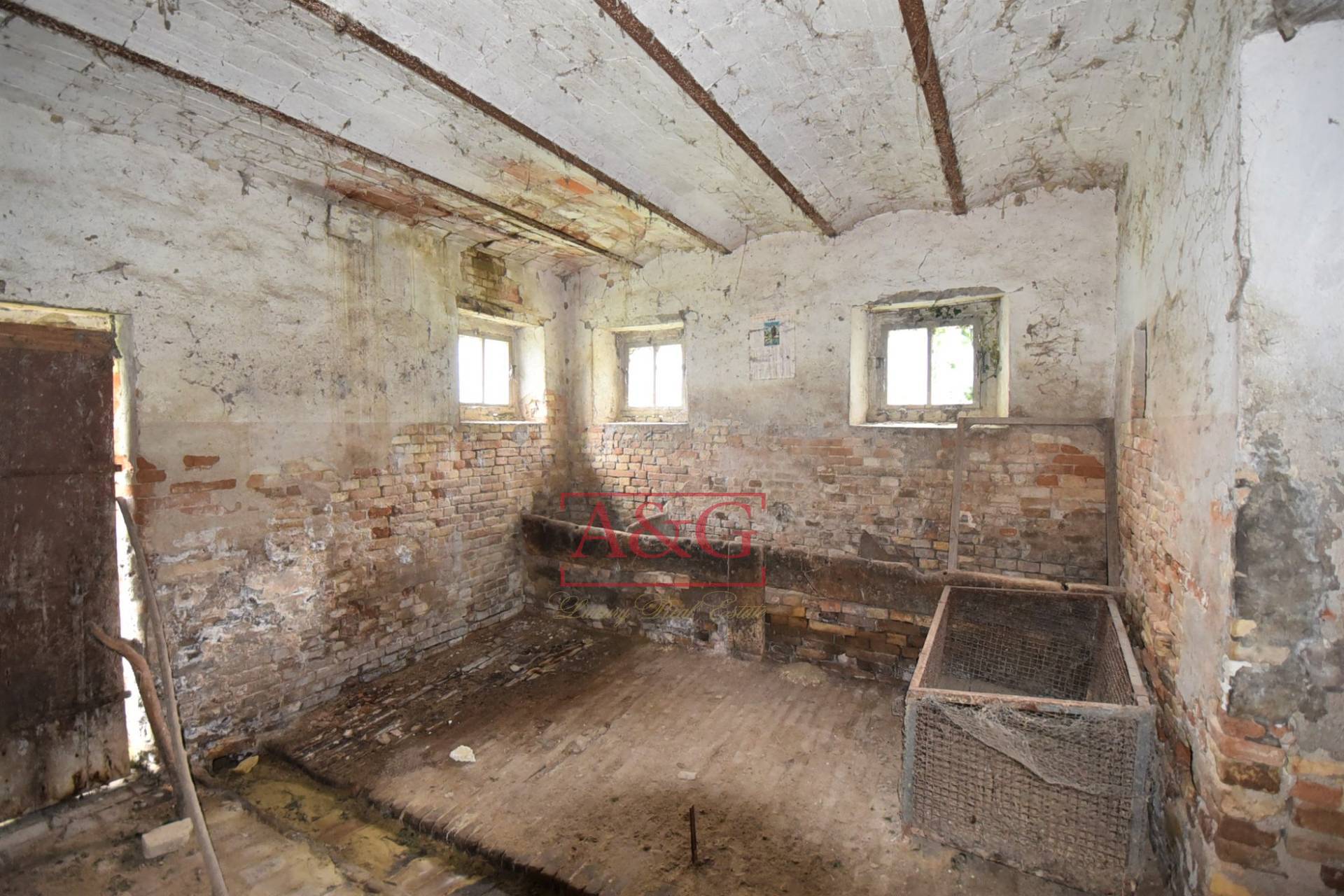 Casa colonica in vendita a Mogliano, CAMPAGNA