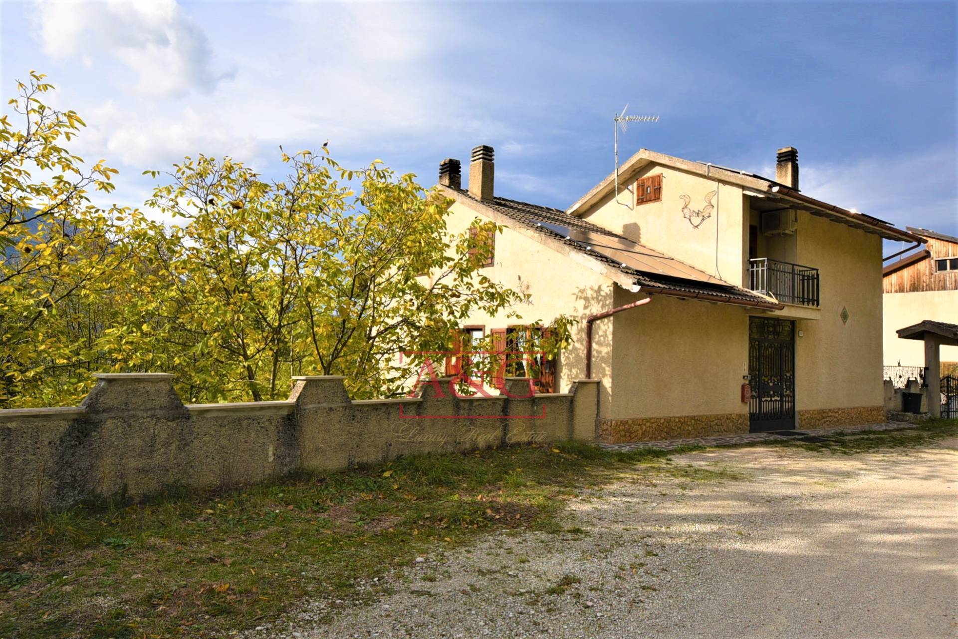 Villa in vendita a Montefortino, Periferia