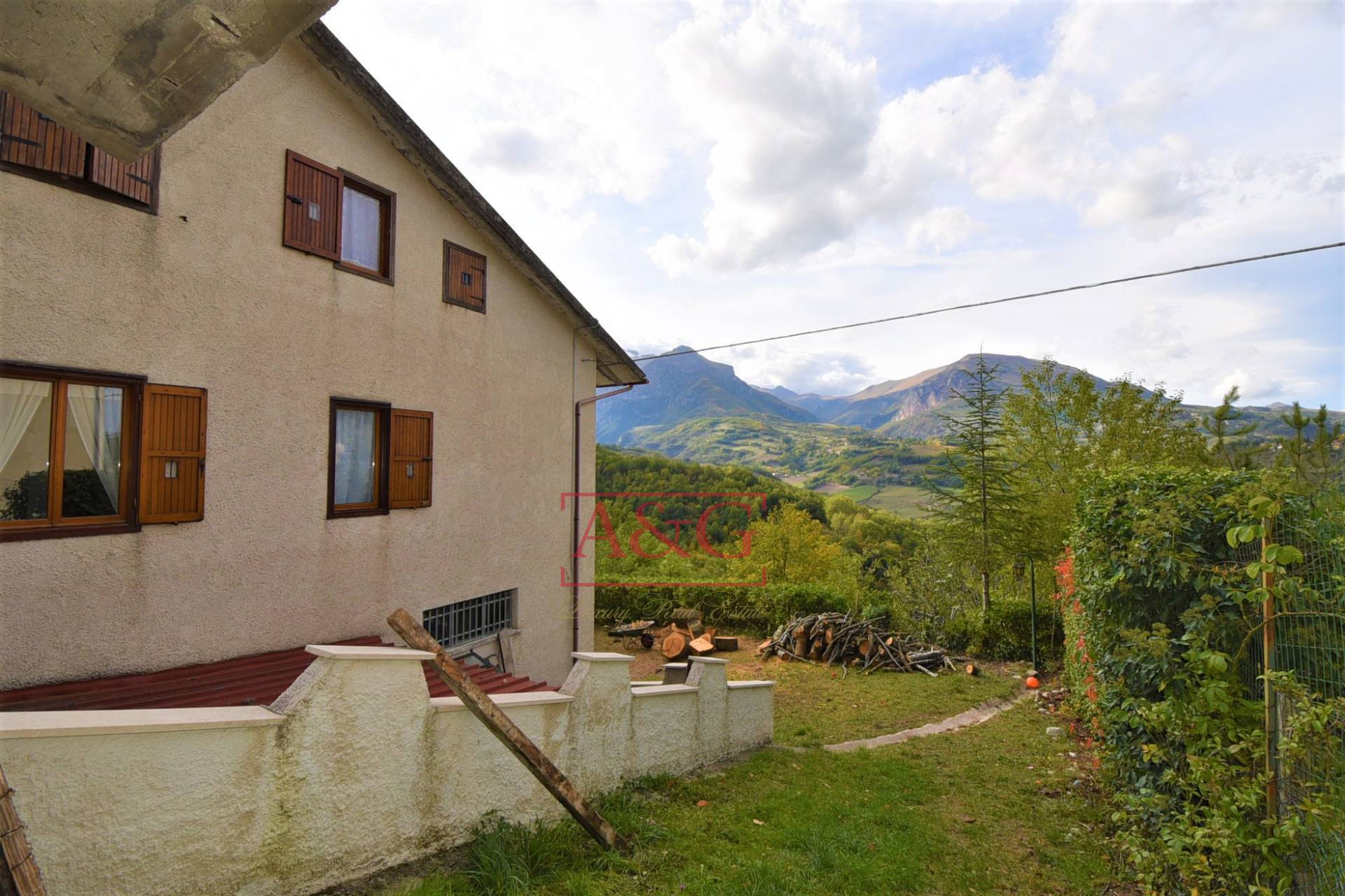 Villa in vendita a Montefortino, Periferia