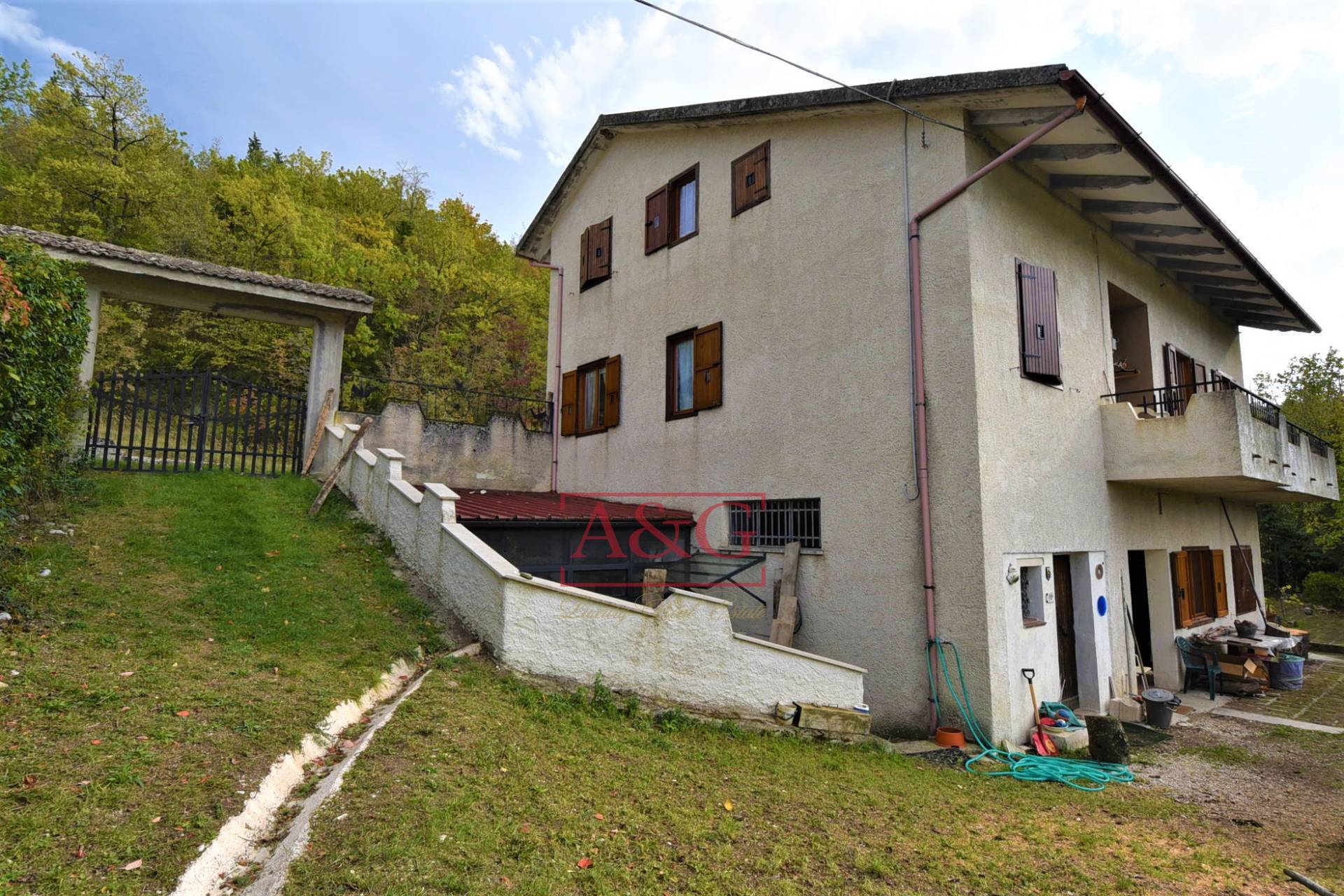 Villa in vendita a Montefortino, Periferia