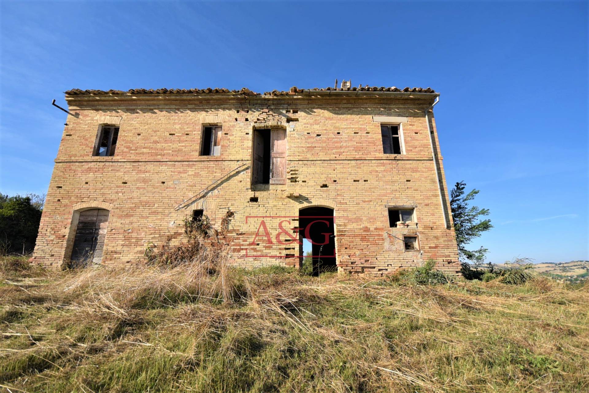 Casale in vendita a Mogliano, CAMPAGNA