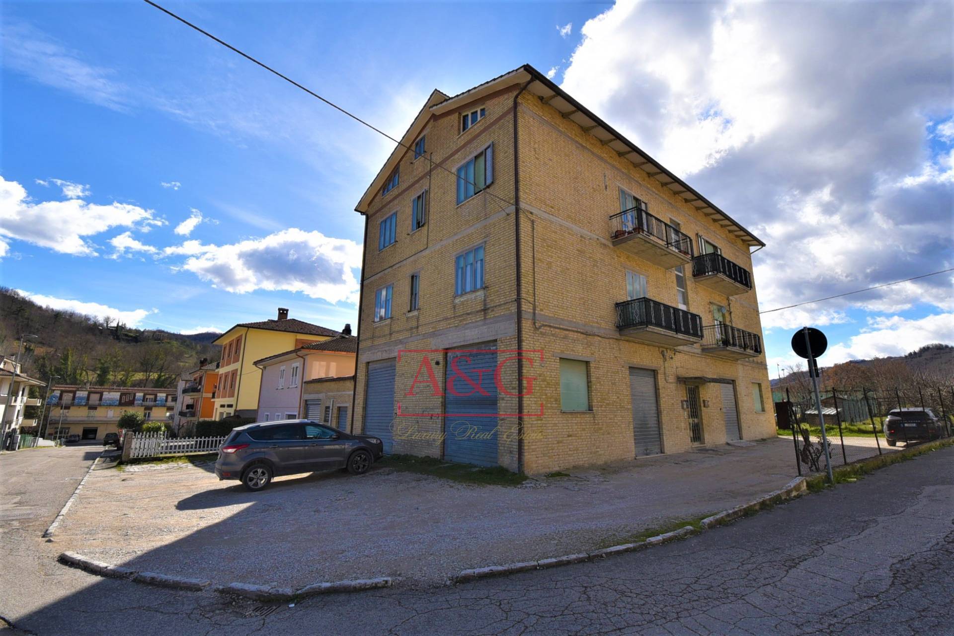 Appartamento in vendita a Comunanza, Centro