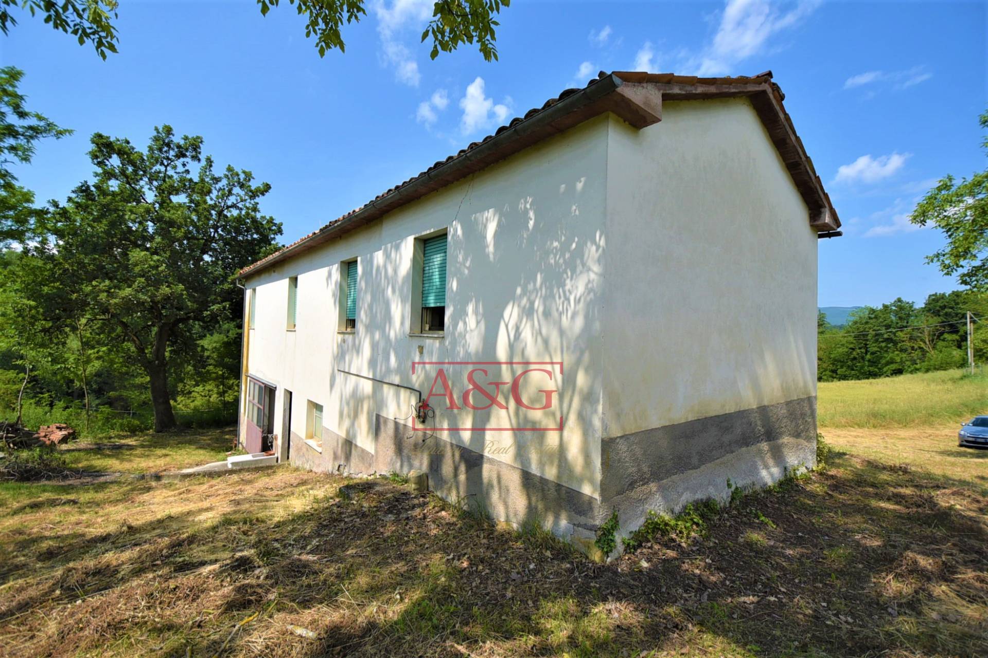 Casa colonica in vendita a Camporotondo di Fiastrone, contrada Colvenale