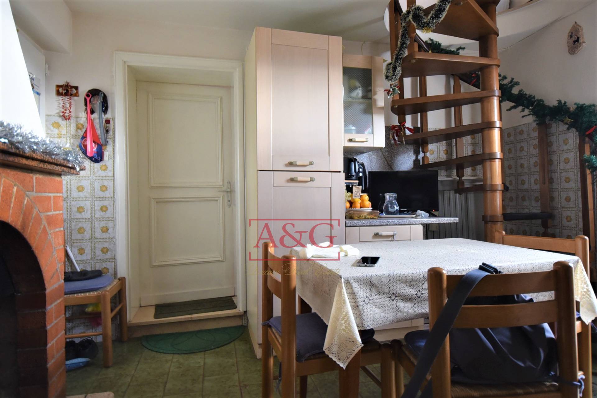 Casa cielo-terra in vendita a Amandola, Centro Storico