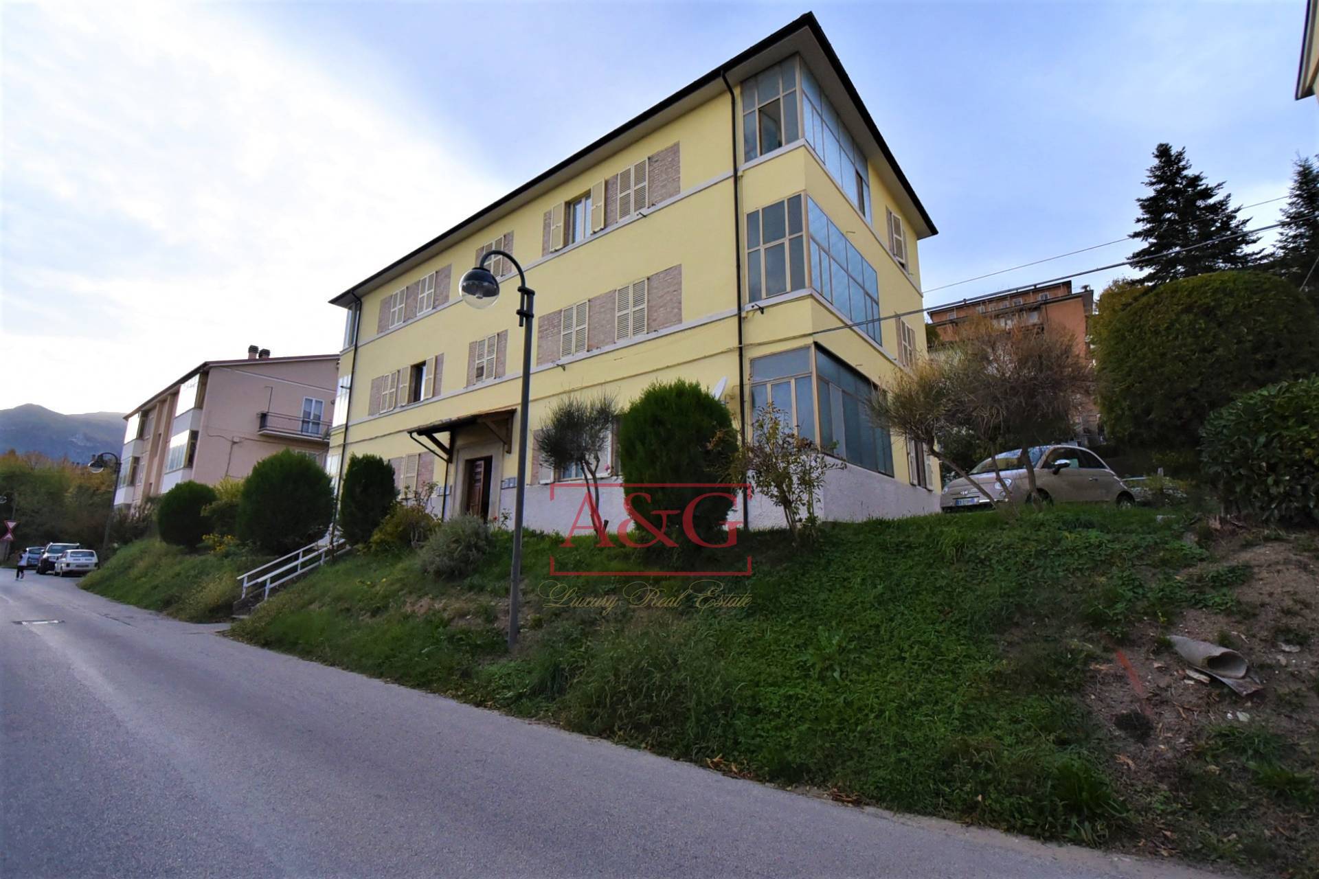 Appartamento in vendita a Amandola, Centro