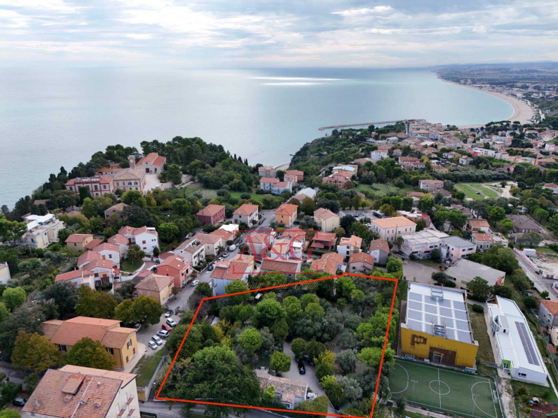 Attivit commerciale in vendita a Sirolo, CENTRO