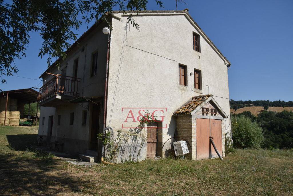 Casa colonica in vendita a Amandola, Campagna