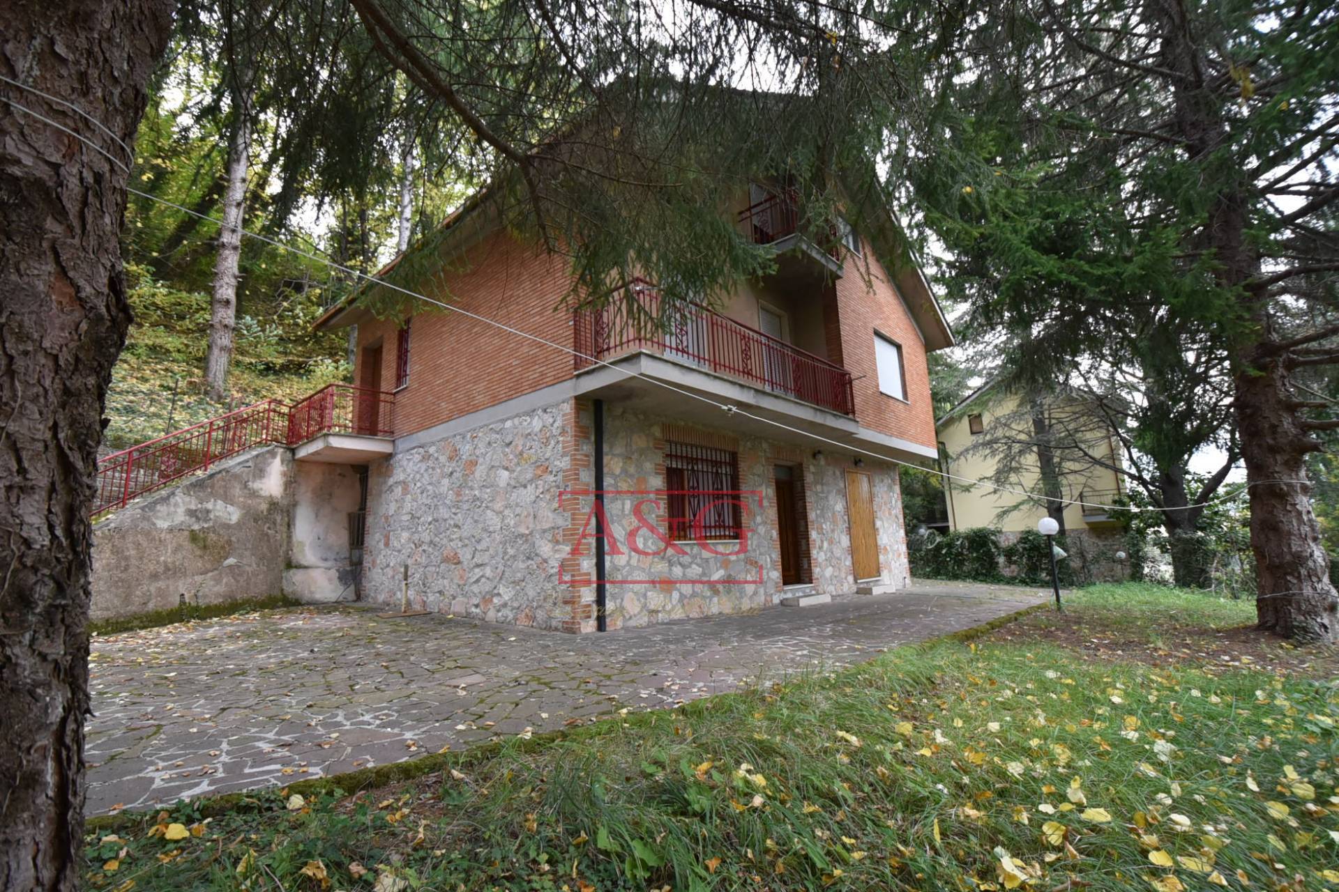 Casa singola in vendita a Montefortino, Semicentro