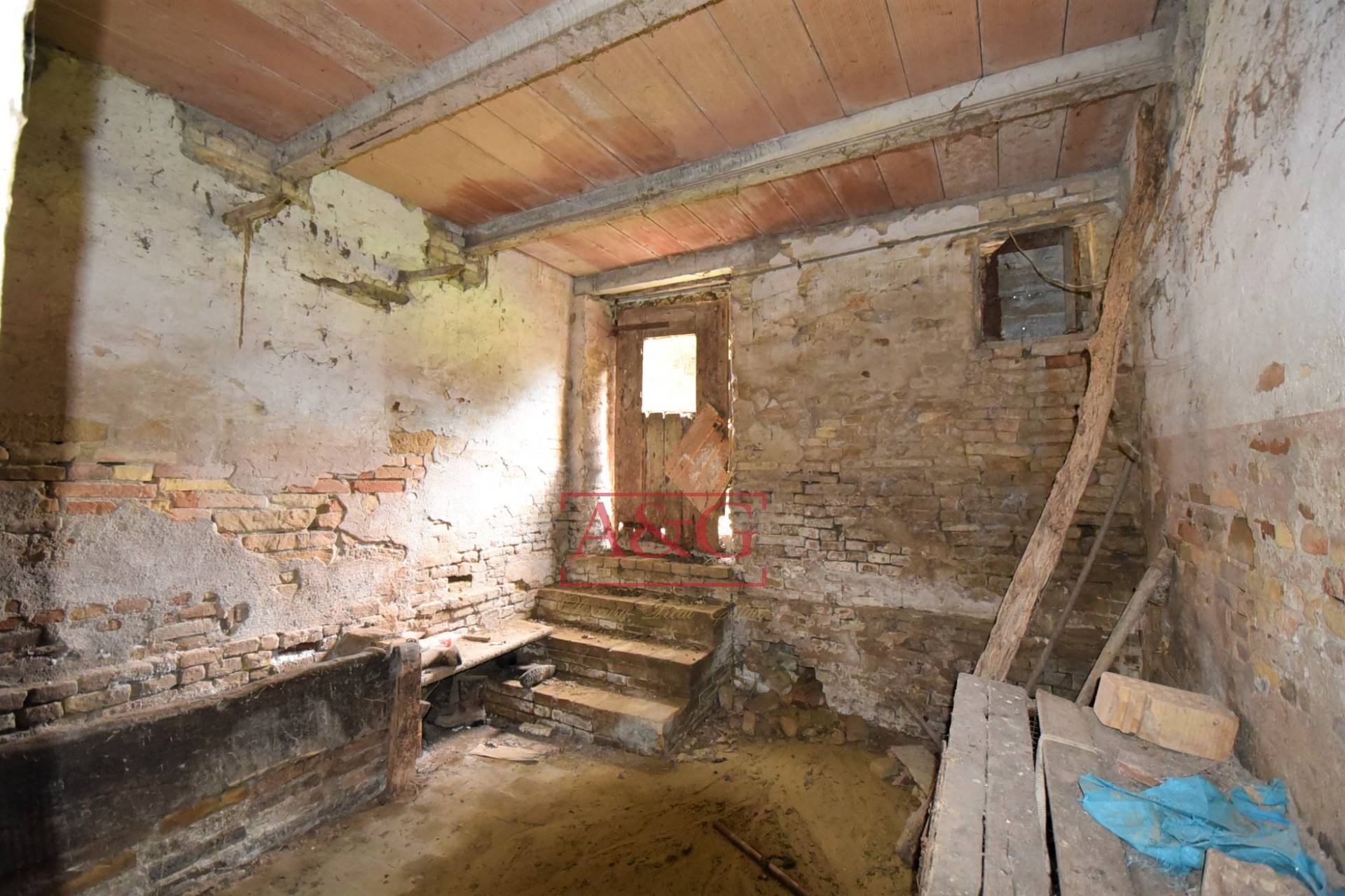 Casa colonica in vendita a Mogliano, CAMPAGNA