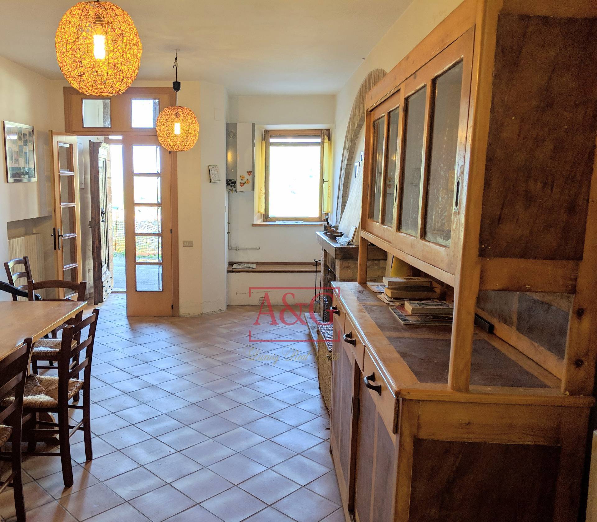 Casa cielo-terra in vendita a Monte San Martino, CAMPAGNA