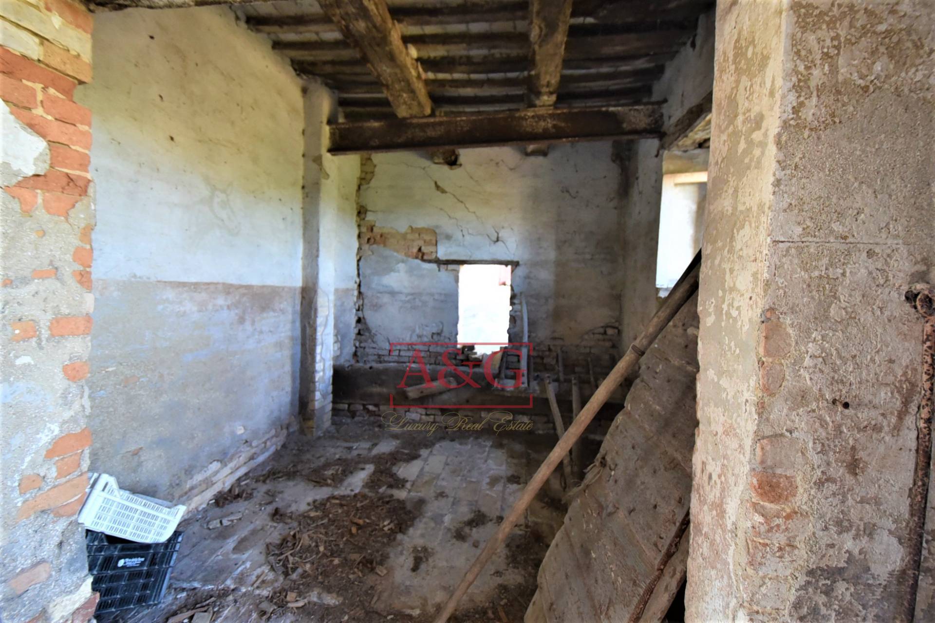 Casale in vendita a Mogliano, CAMPAGNA