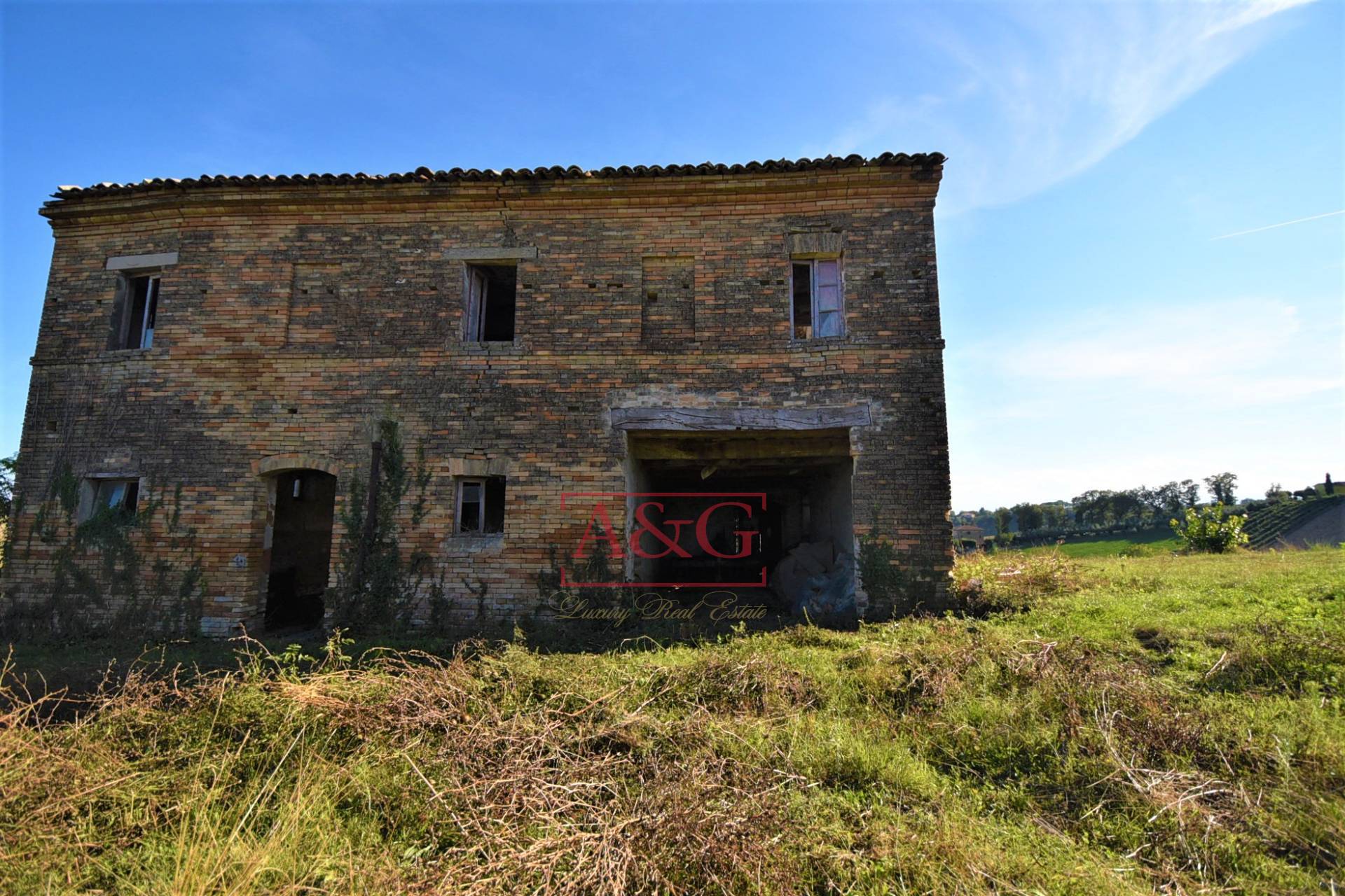 Casale in vendita a Mogliano, CAMPAGNA