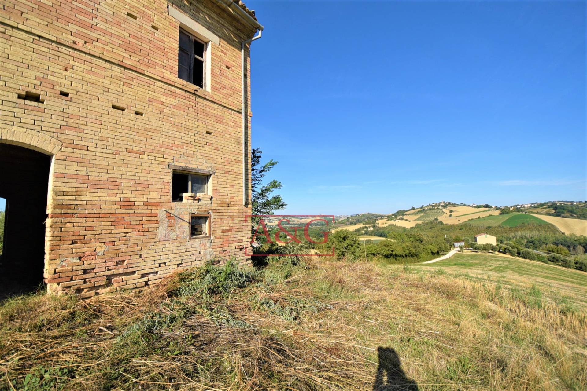Casale in vendita a Mogliano, CAMPAGNA