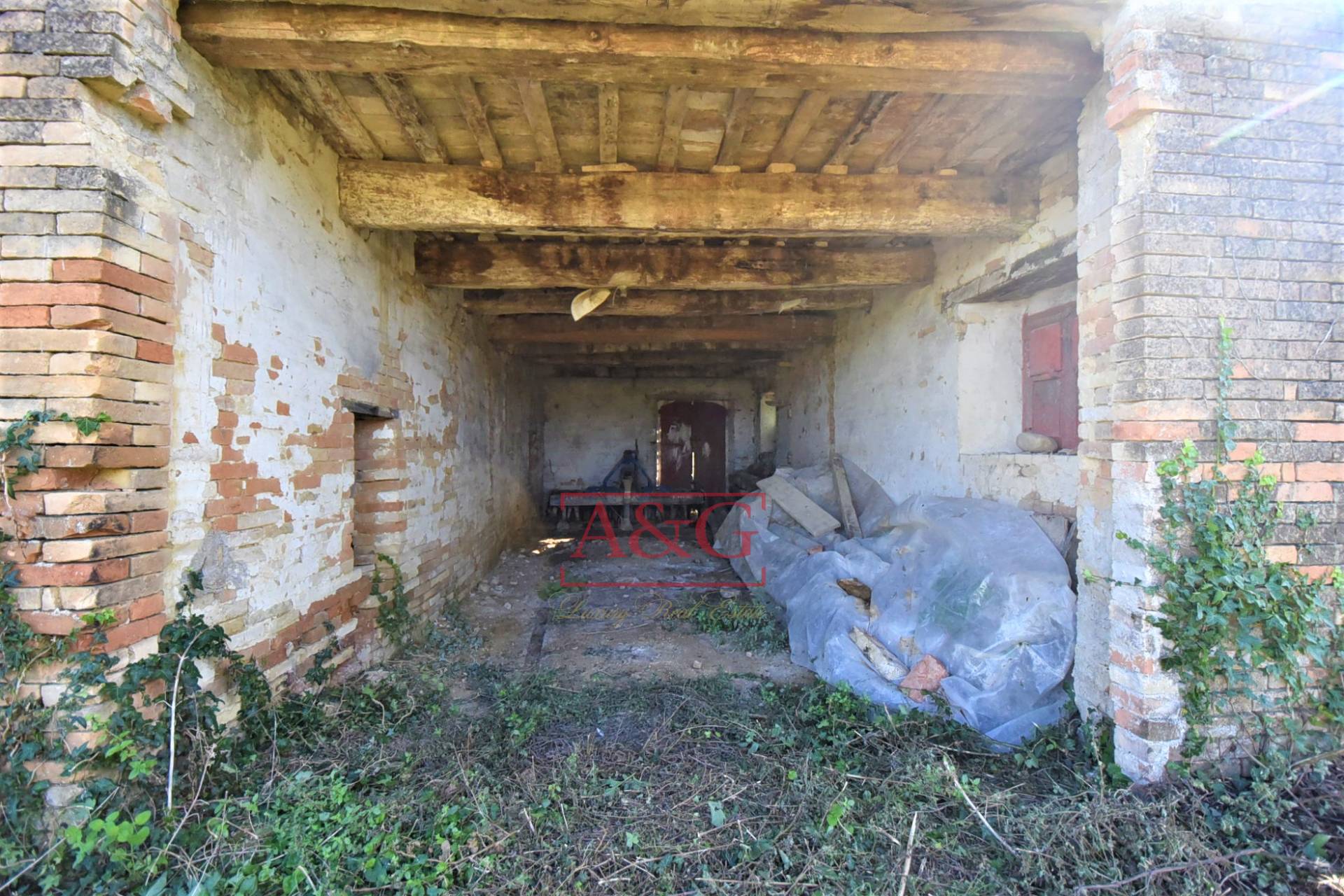 Casale in vendita a Mogliano, CAMPAGNA