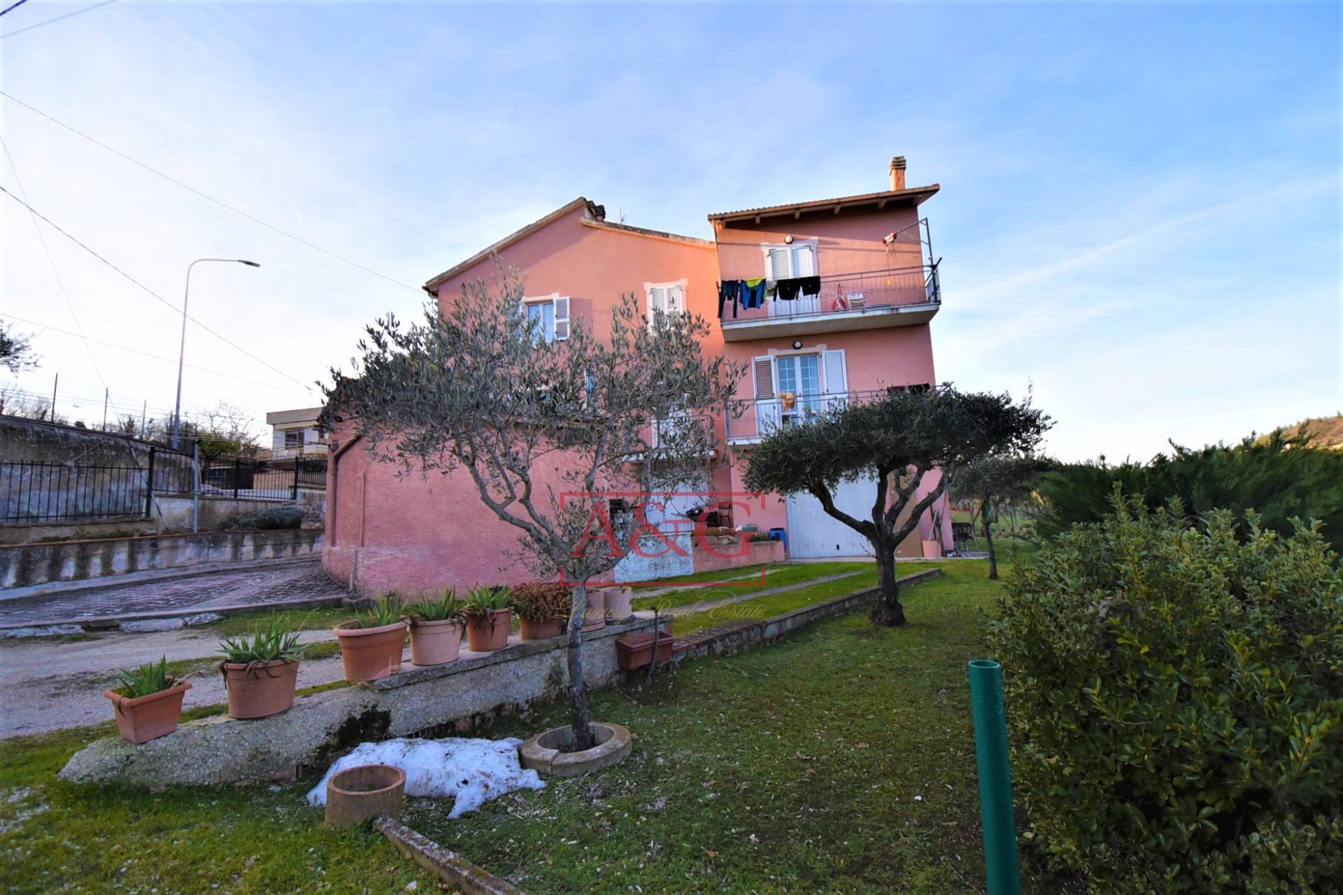 Casa singola in vendita a Sarnano, Campagna