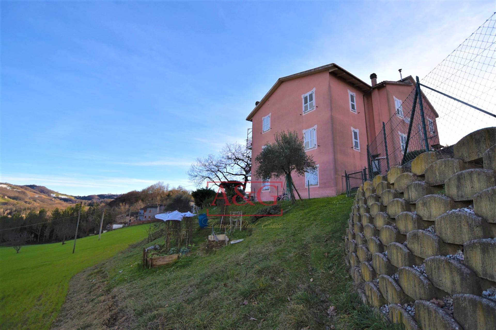 Casa singola in vendita a Sarnano, Campagna