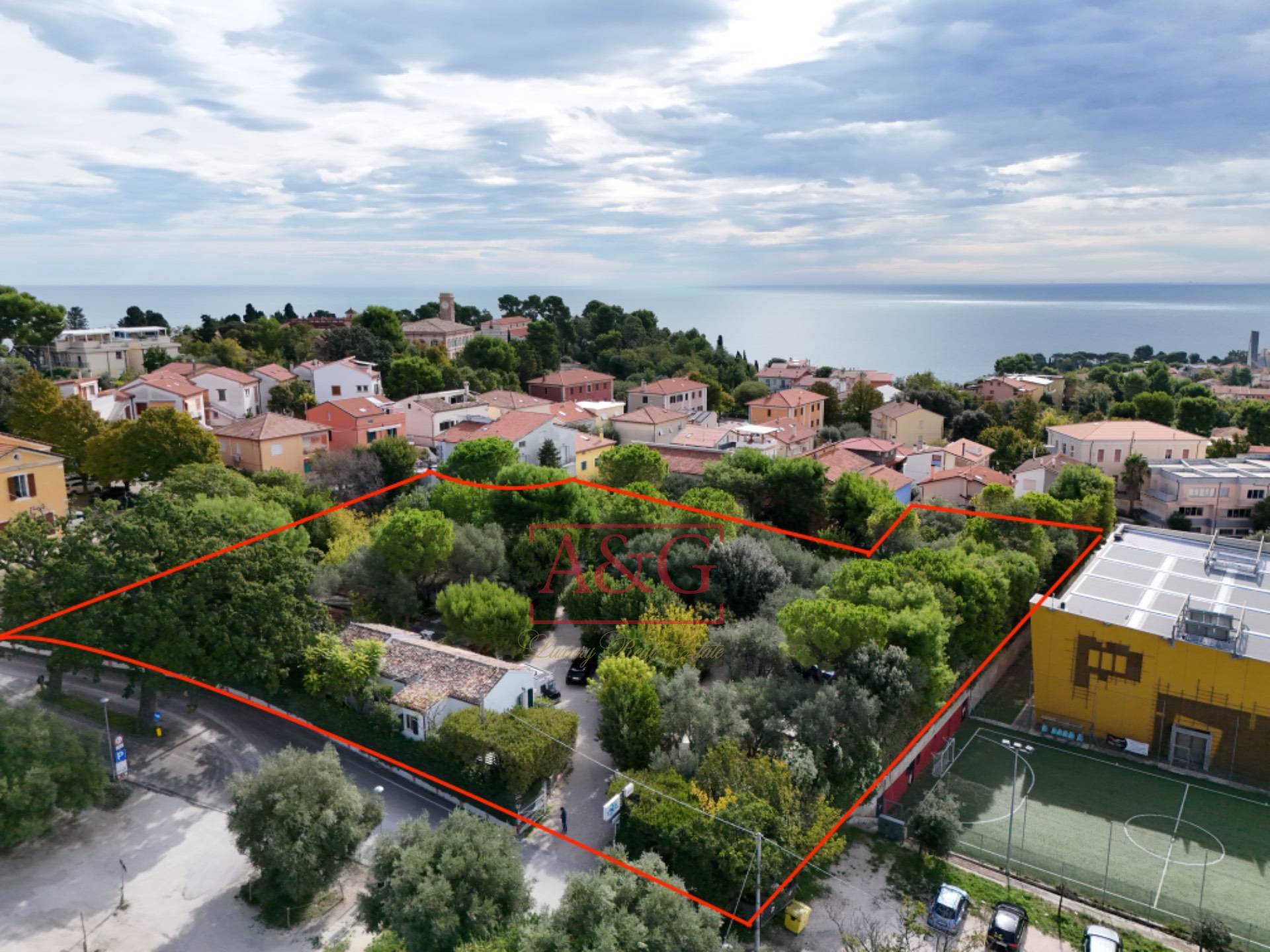 Attivit commerciale in vendita a Sirolo, CENTRO