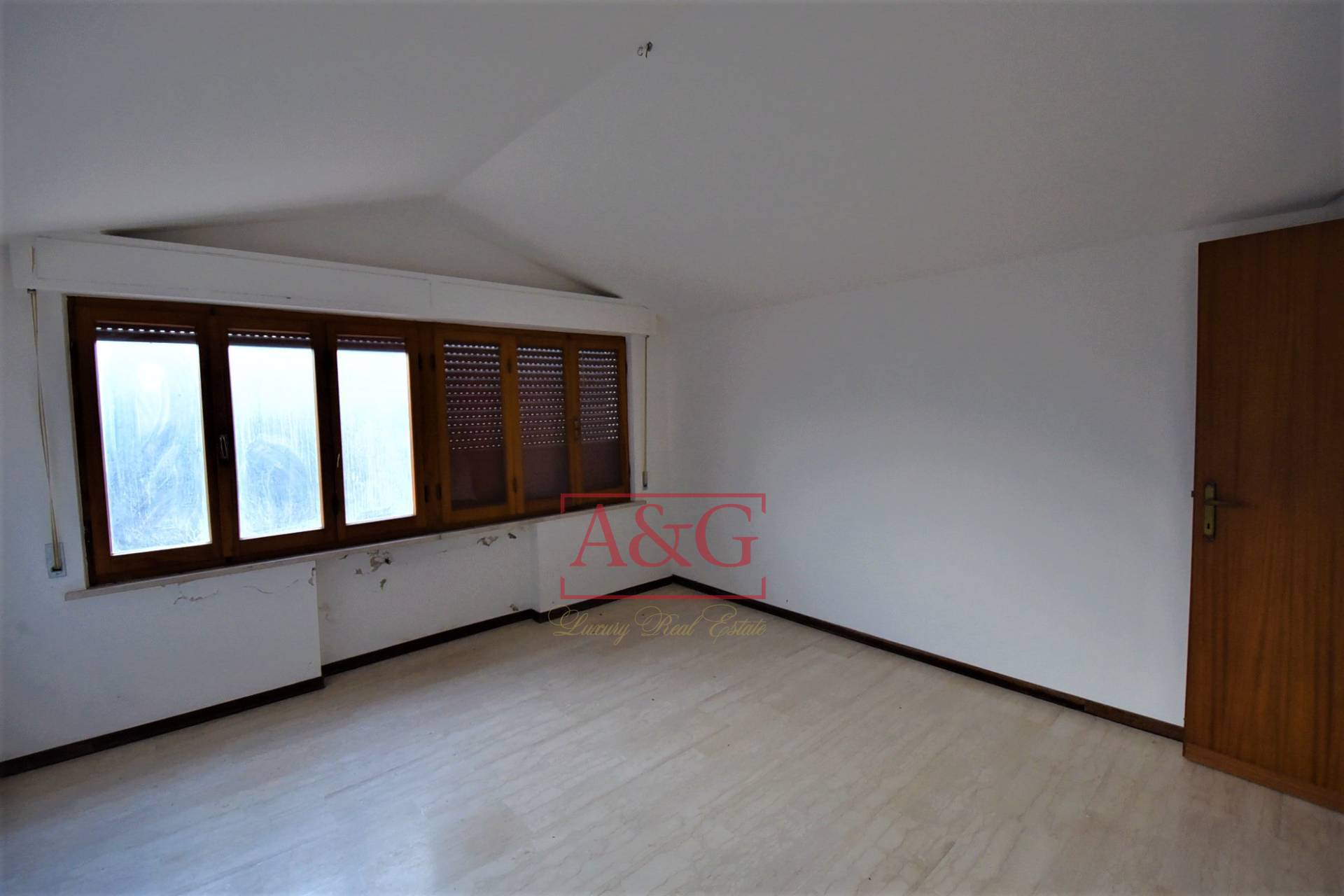 Mansarda in vendita a Amandola, Periferia