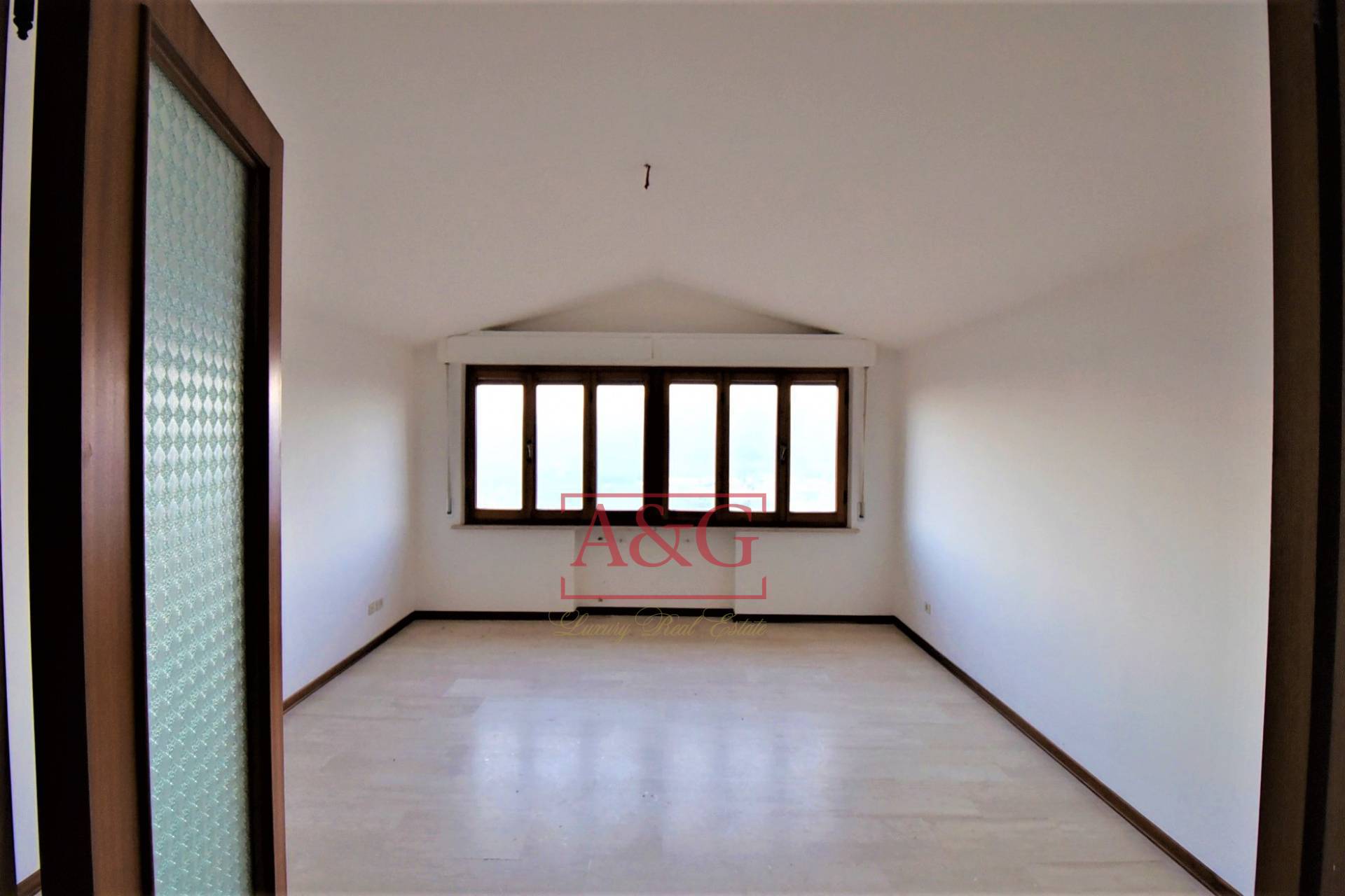 Mansarda in vendita a Amandola, Periferia