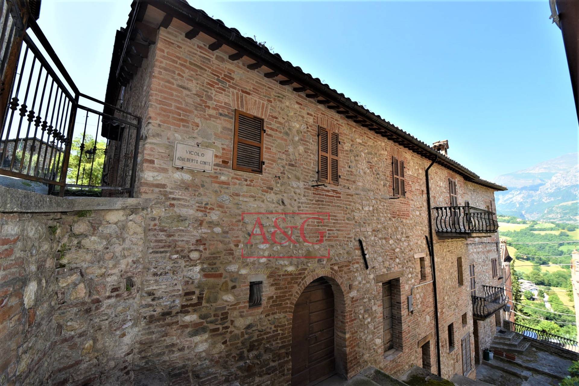 Appartamento in vendita a Montefortino, Centro Storico