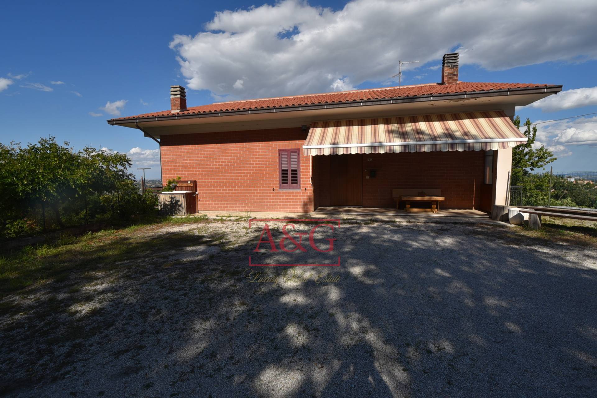 Casale in vendita a Sant'Angelo in Pontano