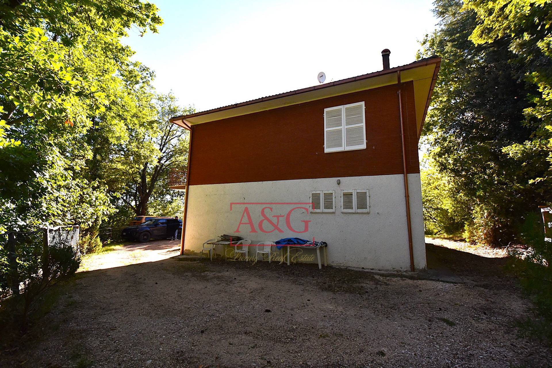 Villa in vendita a Amandola, Collina