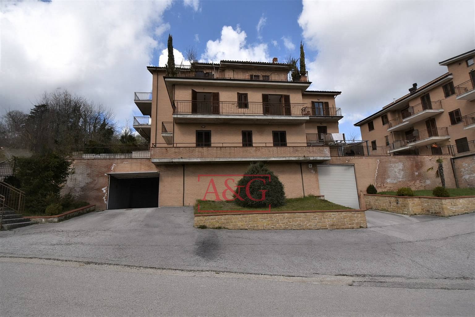 Appartamento in vendita a Sarnano, Centro