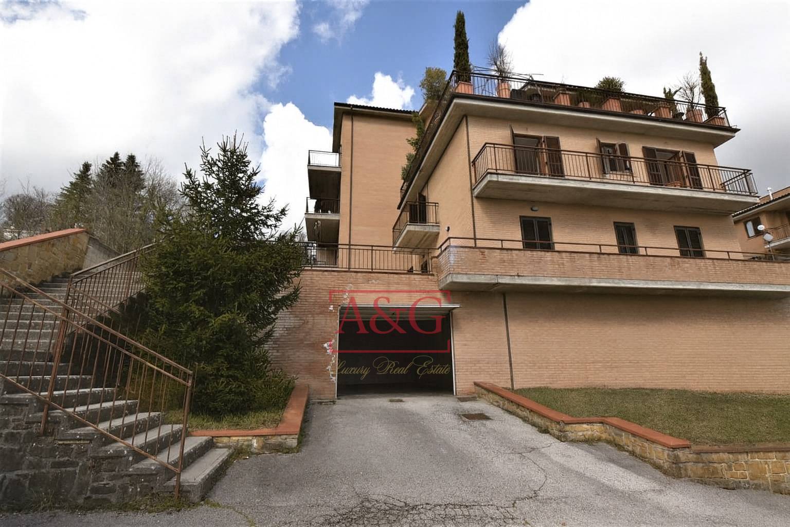 Appartamento in vendita a Sarnano, Centro