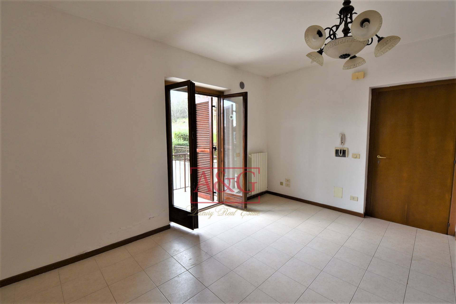 Appartamento in vendita a Sarnano, Centro