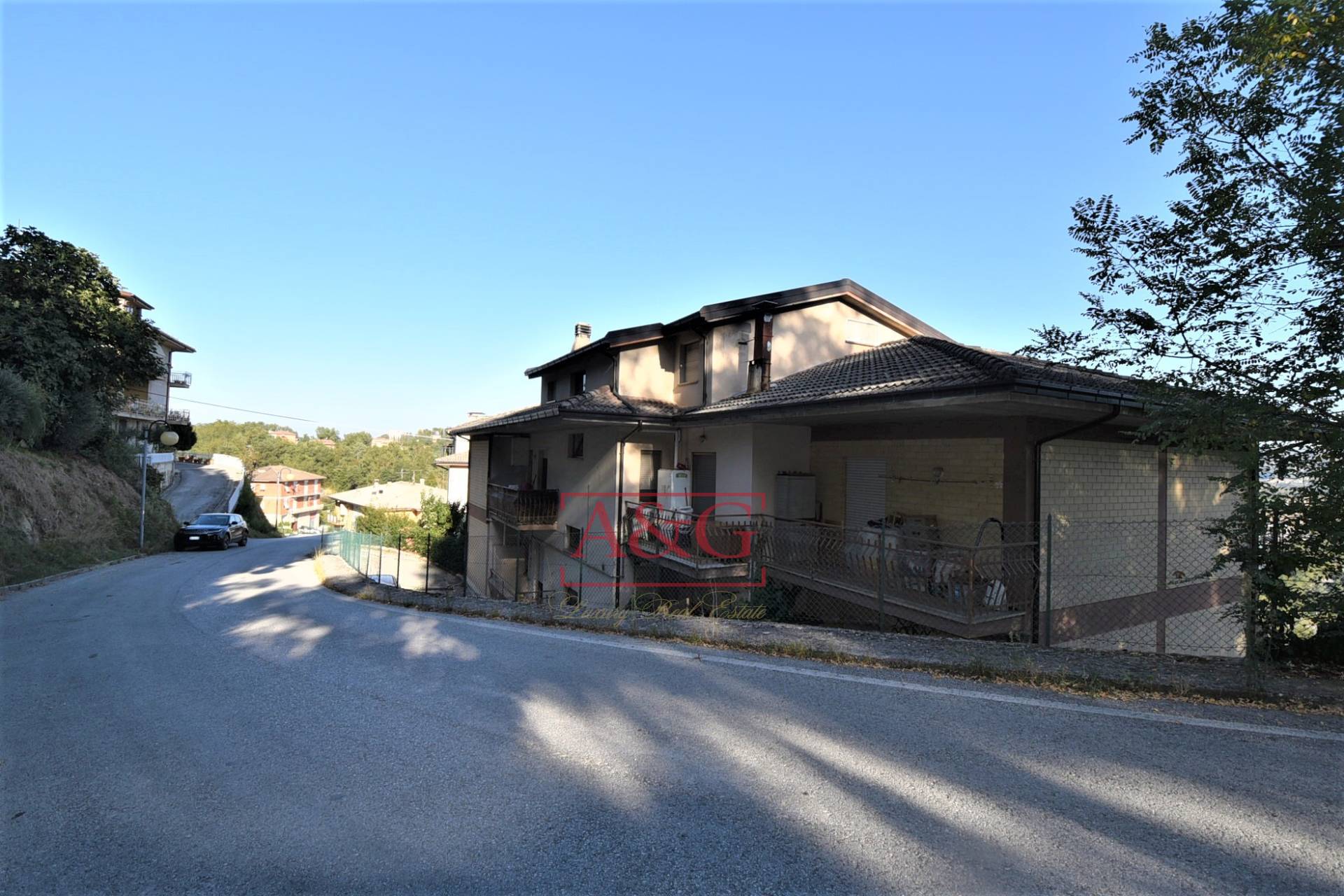 Appartamento in vendita a Amandola, Periferia