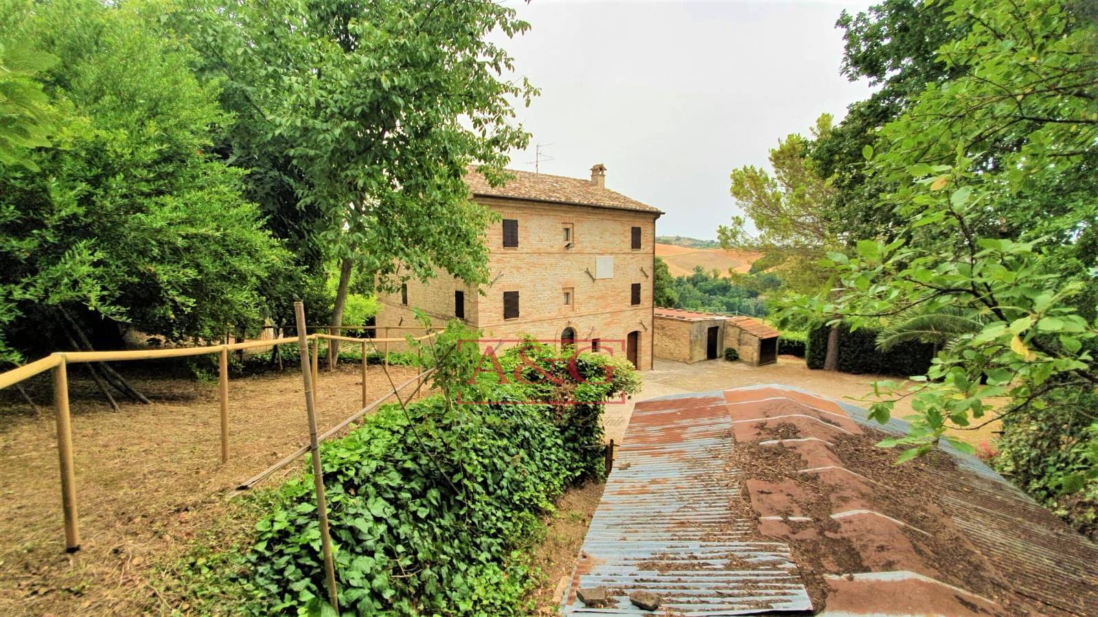 Casale in vendita a Belmonte Piceno, Campagna