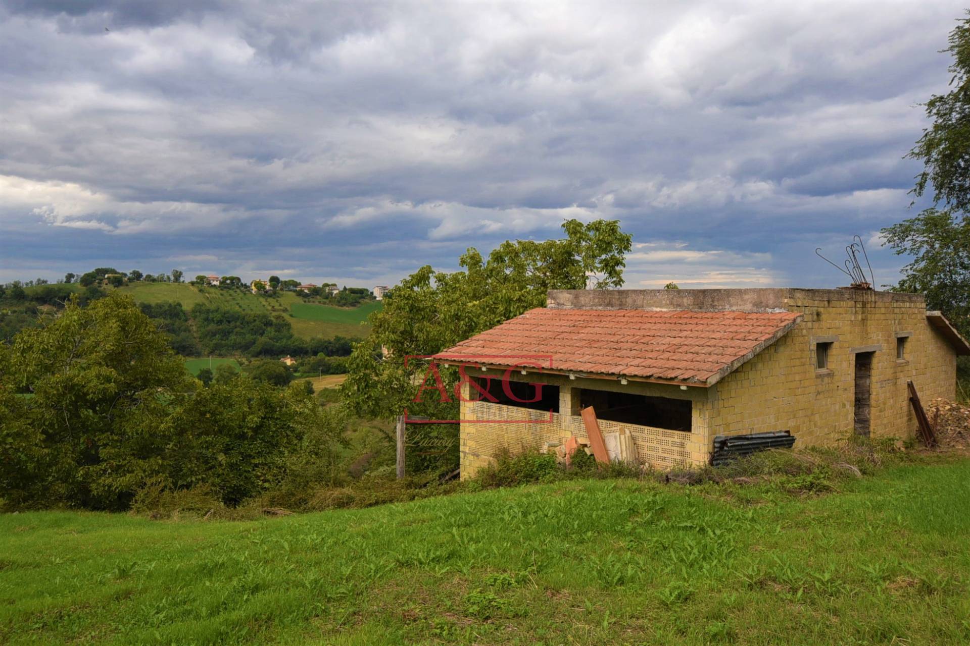 Casa colonica in vendita a Mogliano, CAMPAGNA