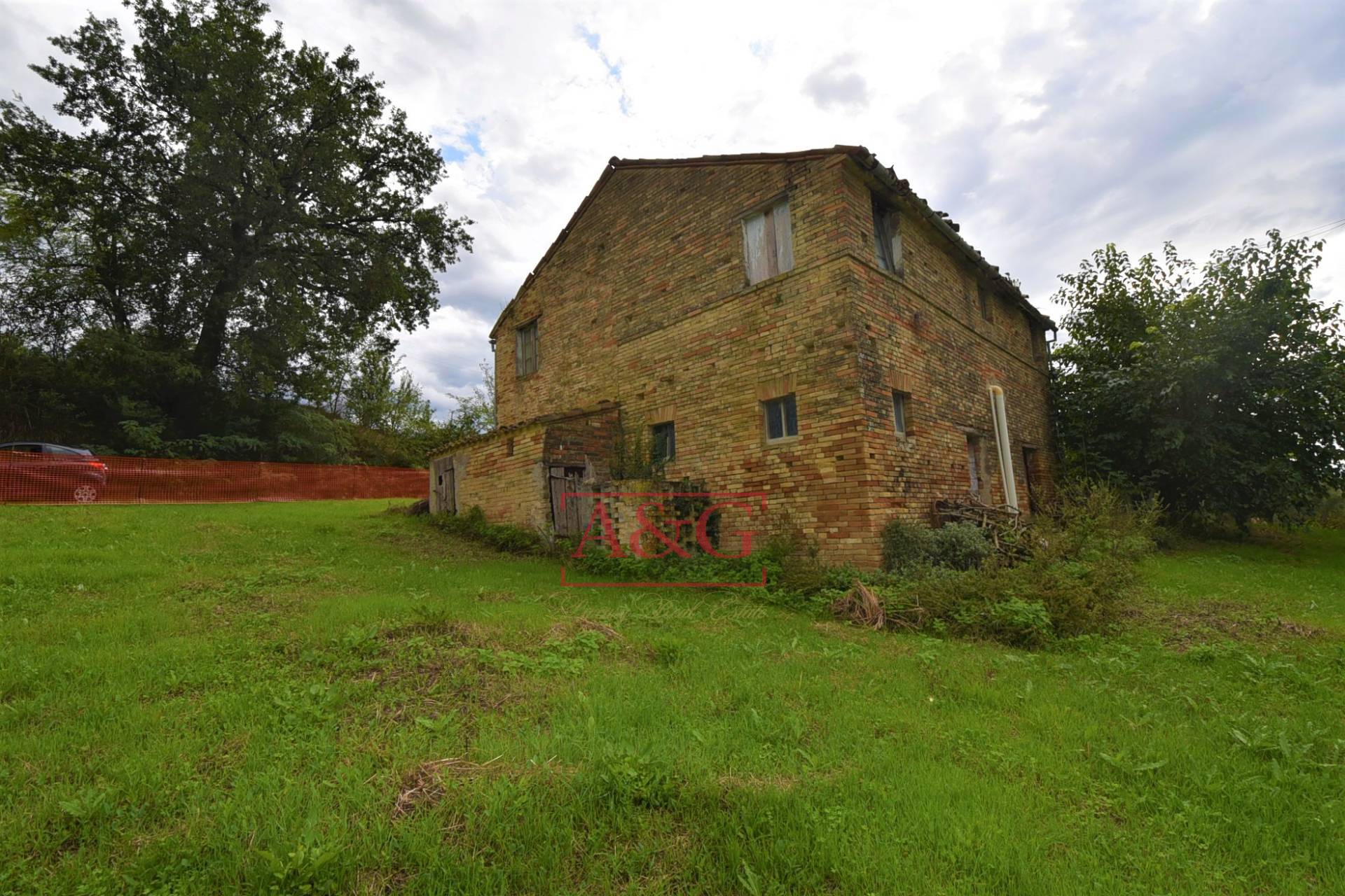 Casa colonica in vendita a Mogliano, CAMPAGNA