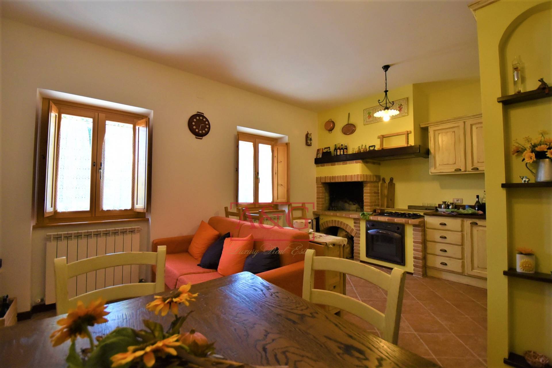 Appartamento in vendita a Montefortino, Periferia