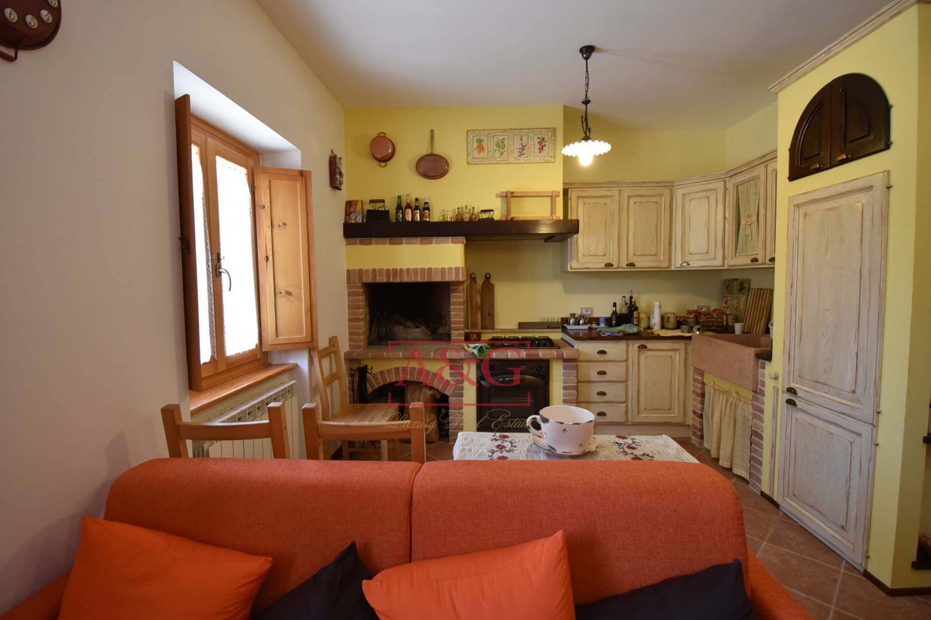 Appartamento in vendita a Montefortino, Periferia