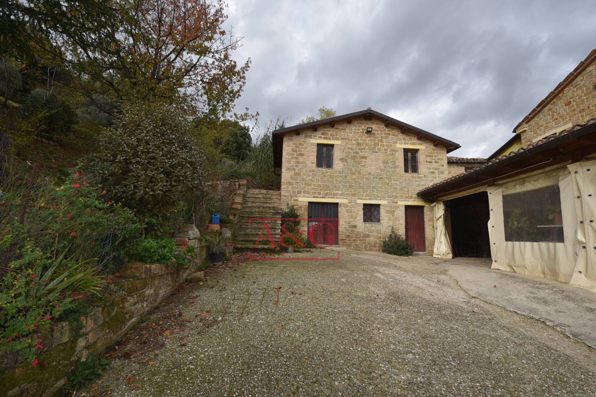 Casale in vendita a Penna San Giovanni, CAMPAGNA