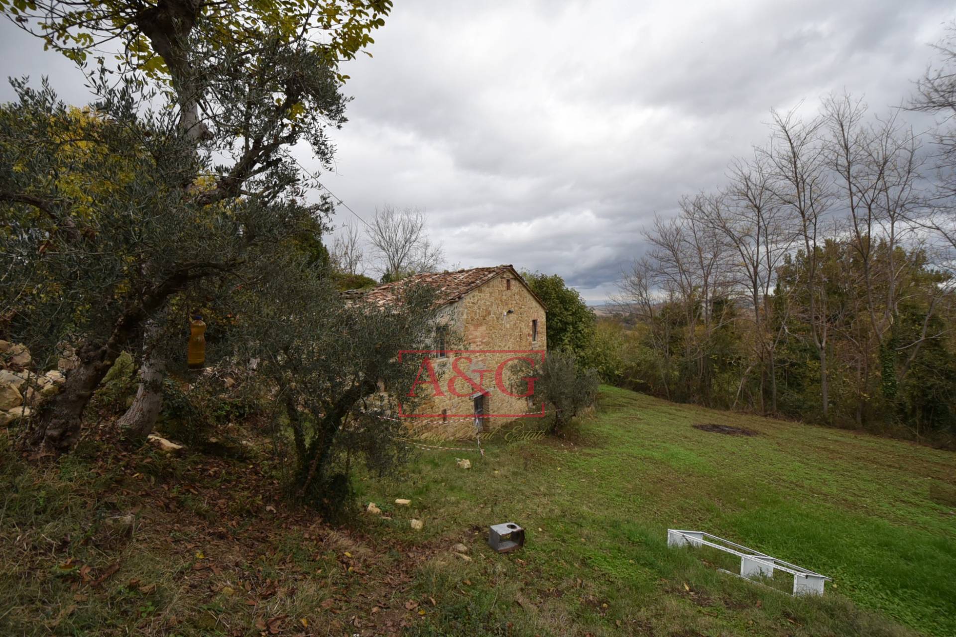 Casale in vendita a Penna San Giovanni, CAMPAGNA