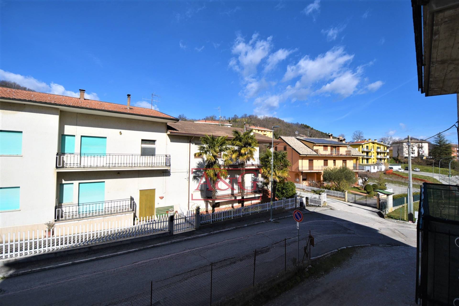 Appartamento in vendita a Comunanza, Centro