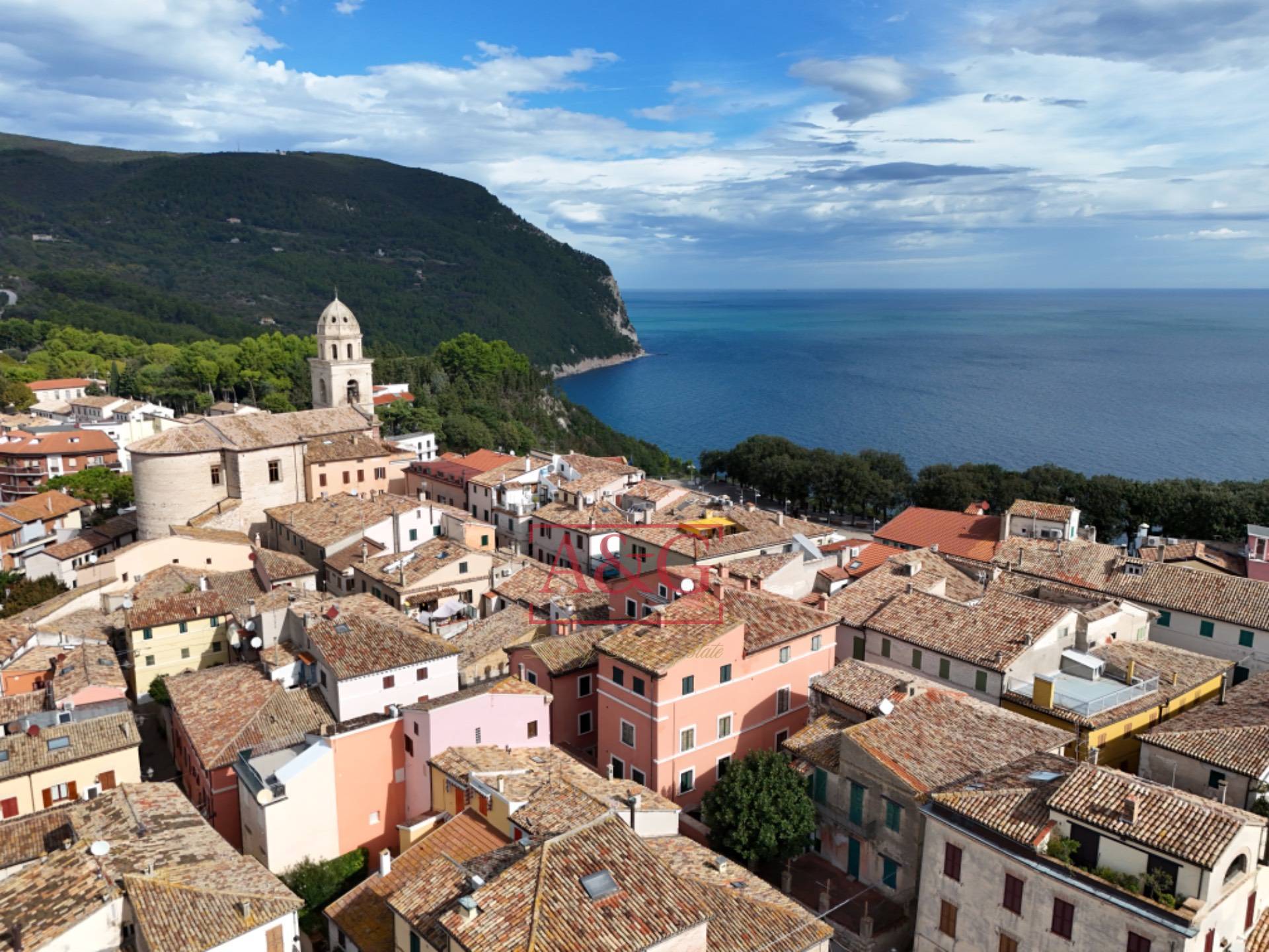 Attivit commerciale in vendita a Sirolo, CENTRO