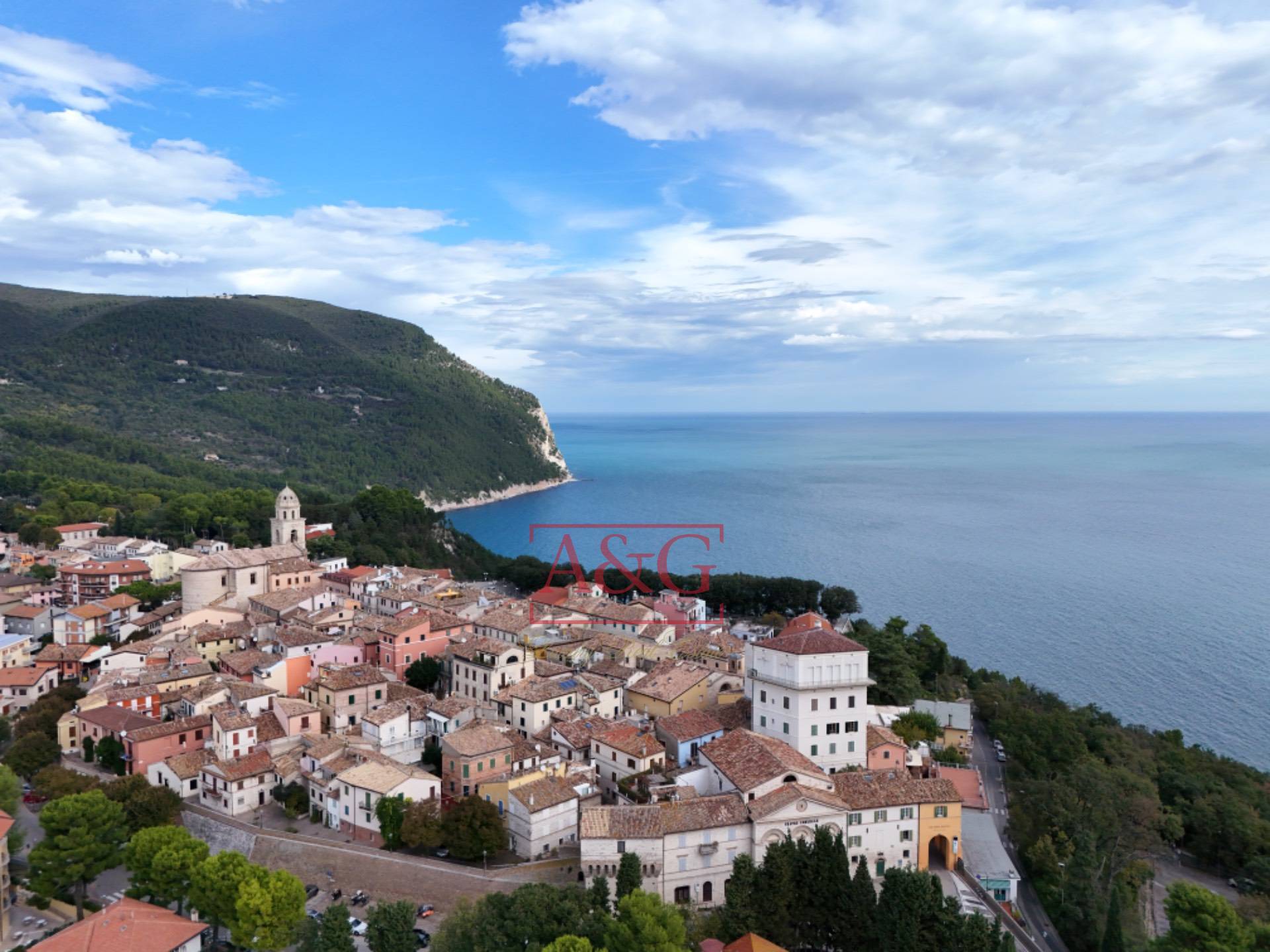Attivit commerciale in vendita a Sirolo, CENTRO
