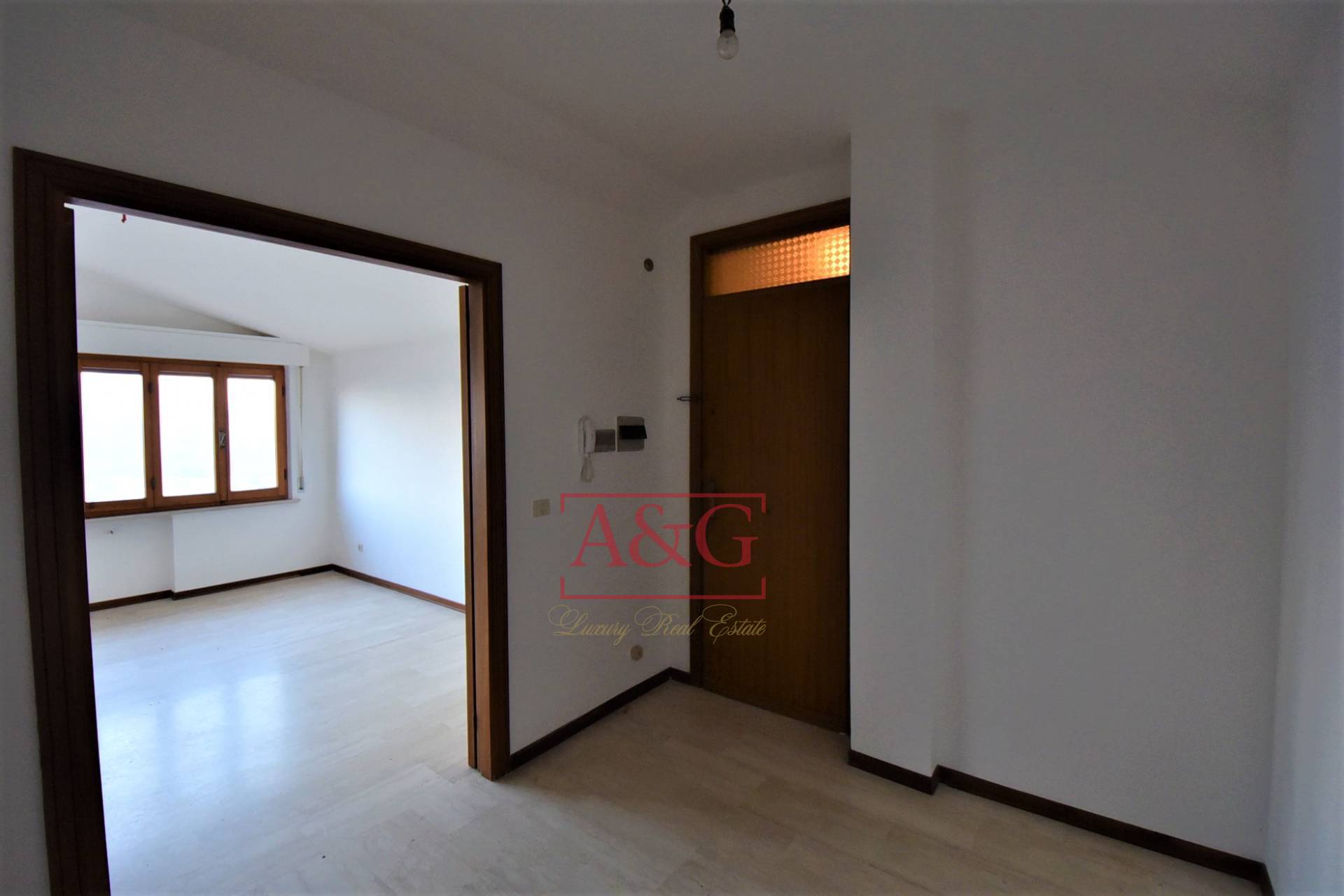 Mansarda in vendita a Amandola, Periferia