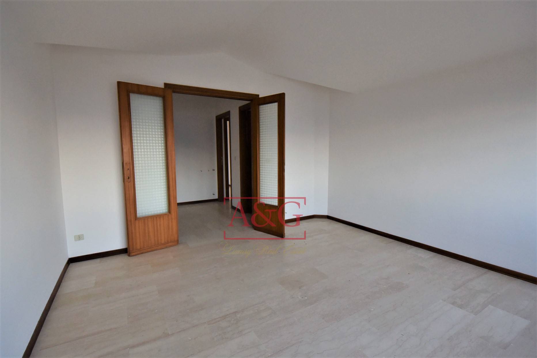 Mansarda in vendita a Amandola, Periferia