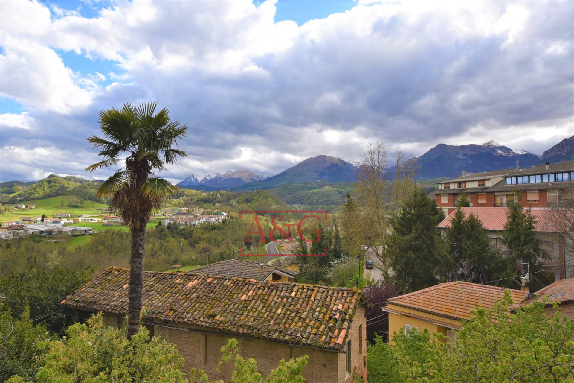 Appartamento in vendita a Amandola, Centro