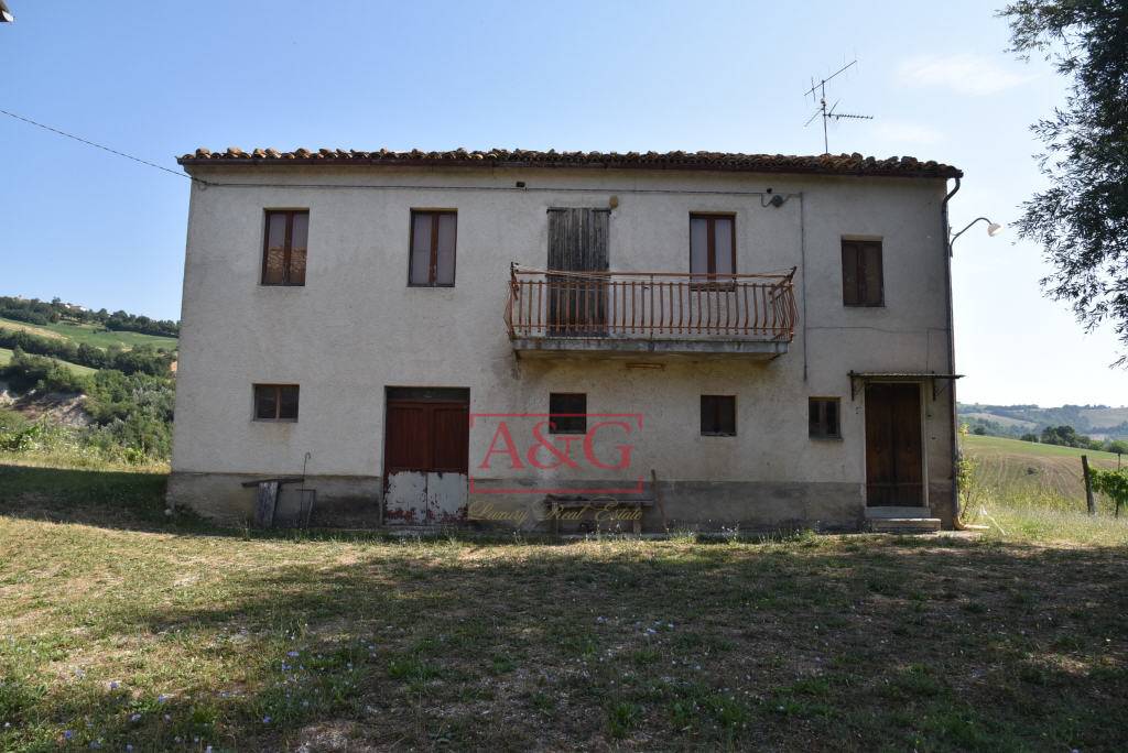 Casa colonica in vendita a Amandola, Campagna